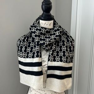 NWOT Michael Kors Signature Logo Reversible Scarf!!